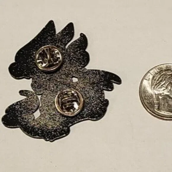 Toon Shiny Charizard Enamel Pin - Vibrant Pokemon Inspired Collectible - Picture 6 of 6